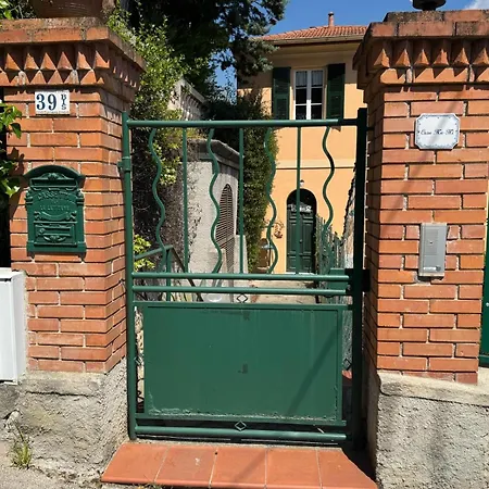 Апартаменты With Large Terrace Ментона