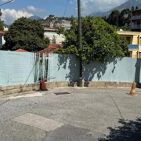 With Large Terrace Апартаменты Ментона