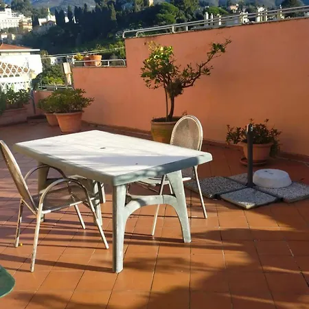 With Large Terrace Апартаменты Ментона