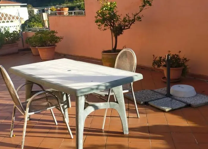 With Large Terrace Lejlighed Menton