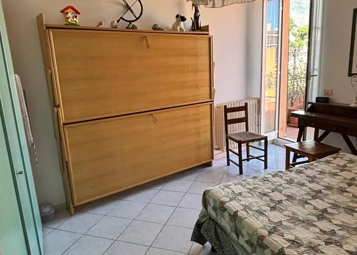 Daire With Large Terrace Menton